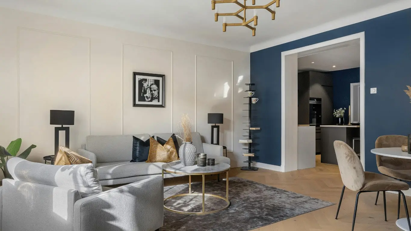 Photo d'un intérieur bien rangé et propre. Les couleurs sont grises et bleu foncé, comme le logo de M3P Solutions, entreprise de nettoyage à Clermont Ferrand.