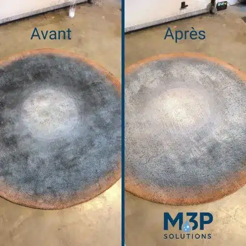 Nettoyage de tapis à clermont-ferrand réalisé par M3P solutions, entreprise de nettoyage et multiservices clermontoise. Un tapis rond est nettoyé de salissures noires.