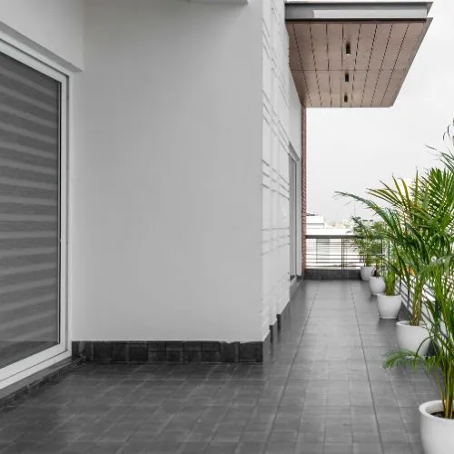 Balcon propre pour illustrer le nettoyage de balcon à Clermont-Ferrand par M3P Solutions.