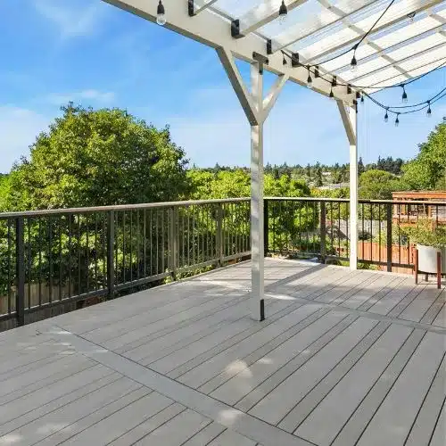Terrasse propre pour illustrer le nettoyage de terrasse à Clermont-Ferrand par M3P Solutions.