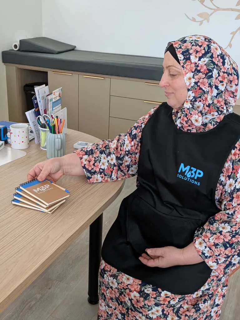 Zarema, agent d'entretien chez M3P Solutions.